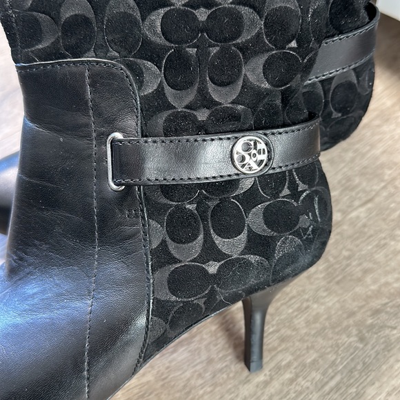 🎩 Coach pointed toe black boots size 6 embossed - Picture 9 of 11
